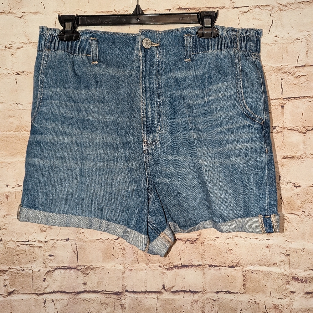 ~So Mid Rise Paper Bag Shorts Size Large New